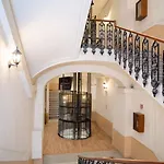 Alojamento de Acomodação e Pequeno-almoço Universita 4*