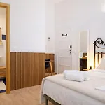 Alojamento de Acomodação e Pequeno-almoço Universita 4*
