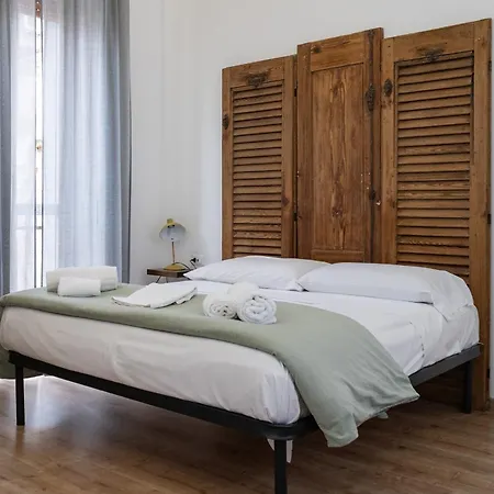 Universita 4* Νάπολη