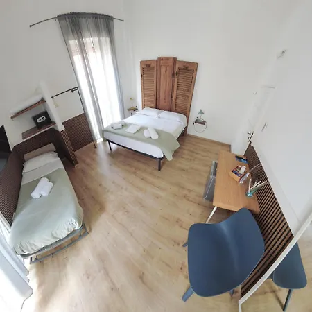 Universita Oda ve Kahvaltı Napoli