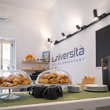 Alojamento de Acomodação e Pequeno-almoço Universita Nápoles