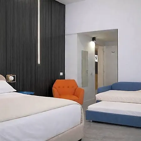Universita 4* نابولي