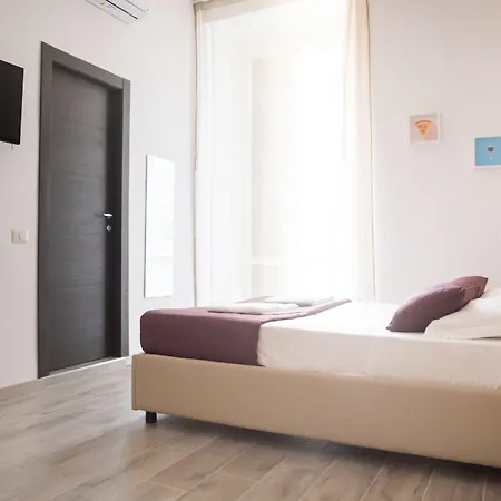 Universita 4* Νάπολη