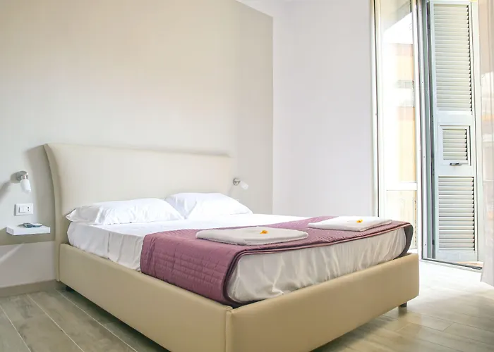 Universita 4* نابولي